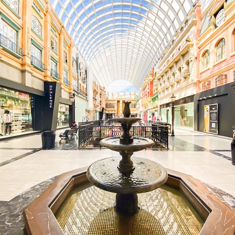 How To Spend 24 Hours in West Edmonton Mall